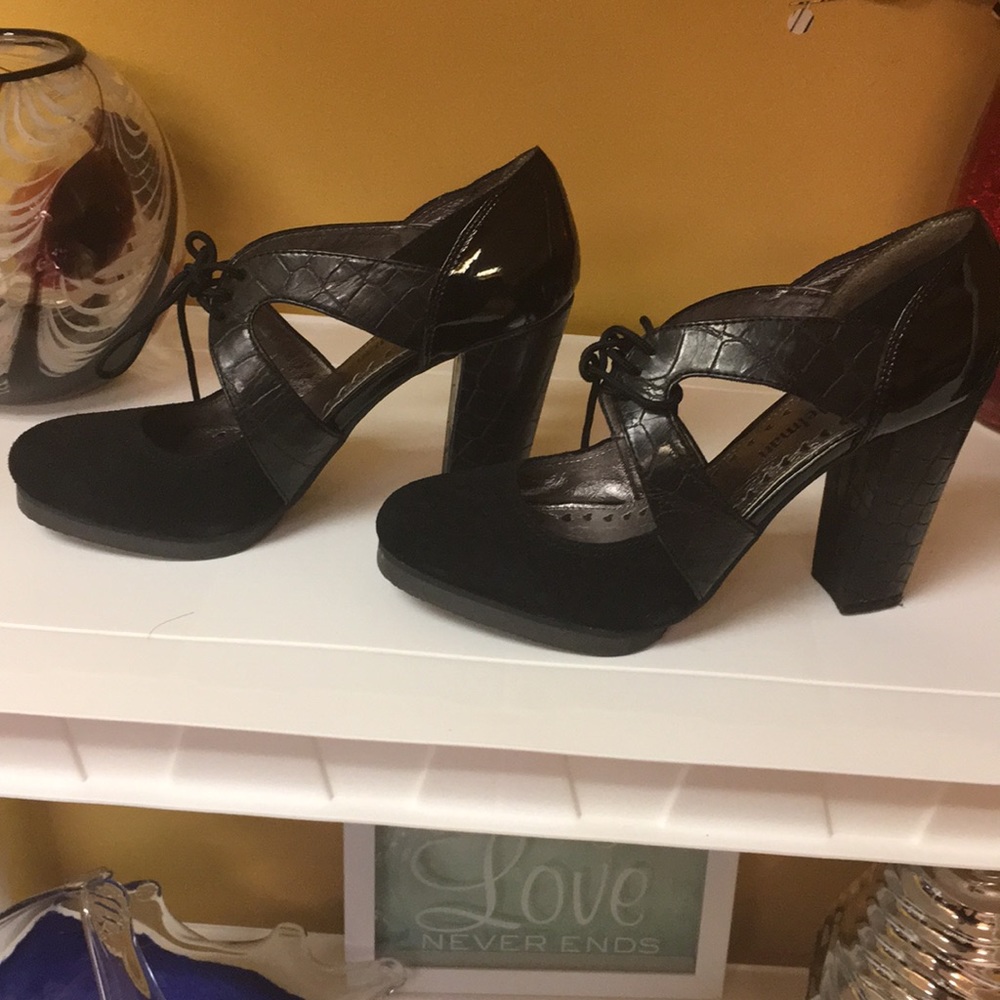 Shoes - Picture 2 of 2